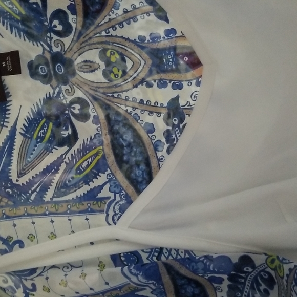 🥳Host Pick🥳 Dana Buchman Blue/White Flowy Top - Picture 5 of 8